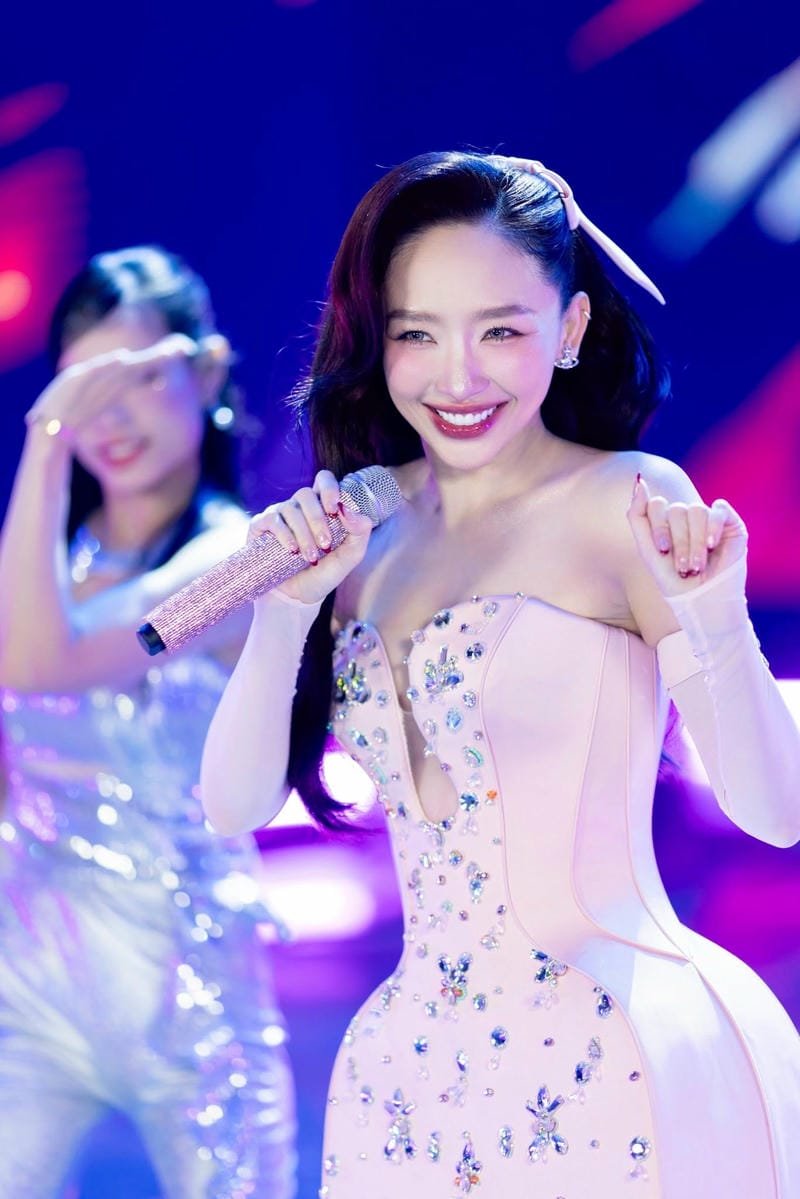 ảnh tóc tiên sexy cực kỳ cuốn hút