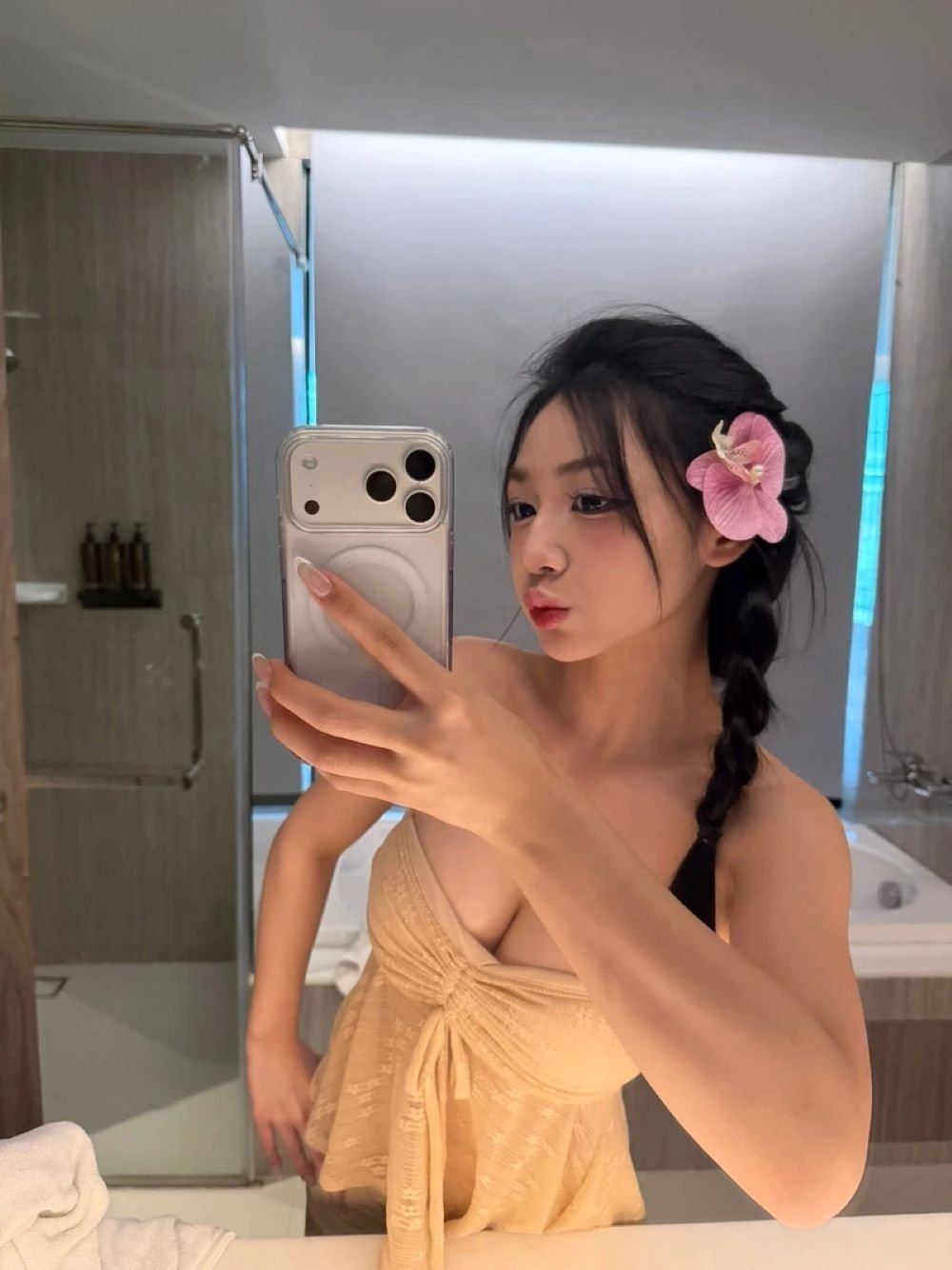 ảnh trần hà linh sexy thần thái đầy quyến rũ