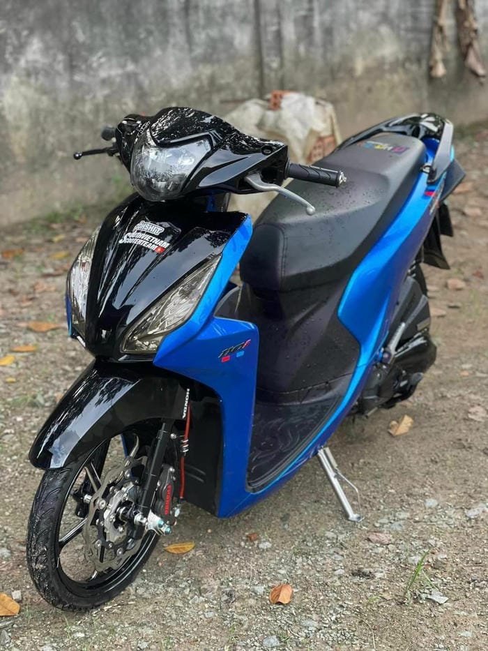 ảnh xe độ nổi bật giữa phố