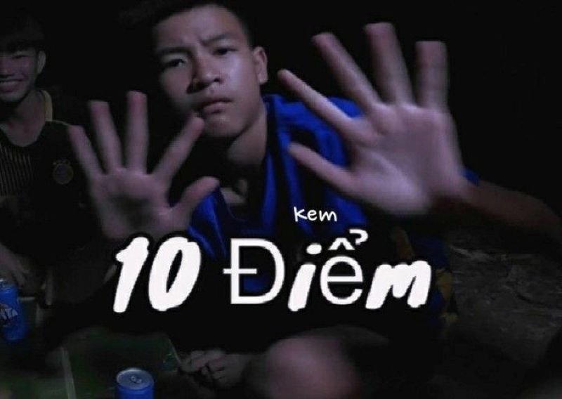 meme 10 điểm nhìn là muốn cười