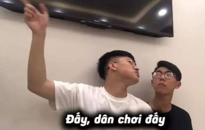 meme chỉ tay cực mặn trên mạng