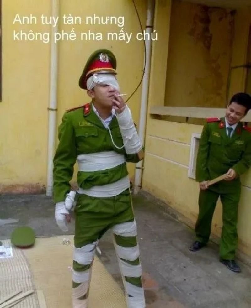 meme công an biểu cảm không thể nhịn