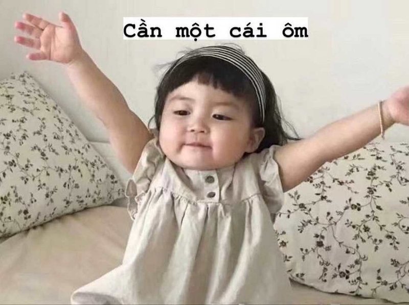 meme em bé biểu cảm đầy bất ngờ
