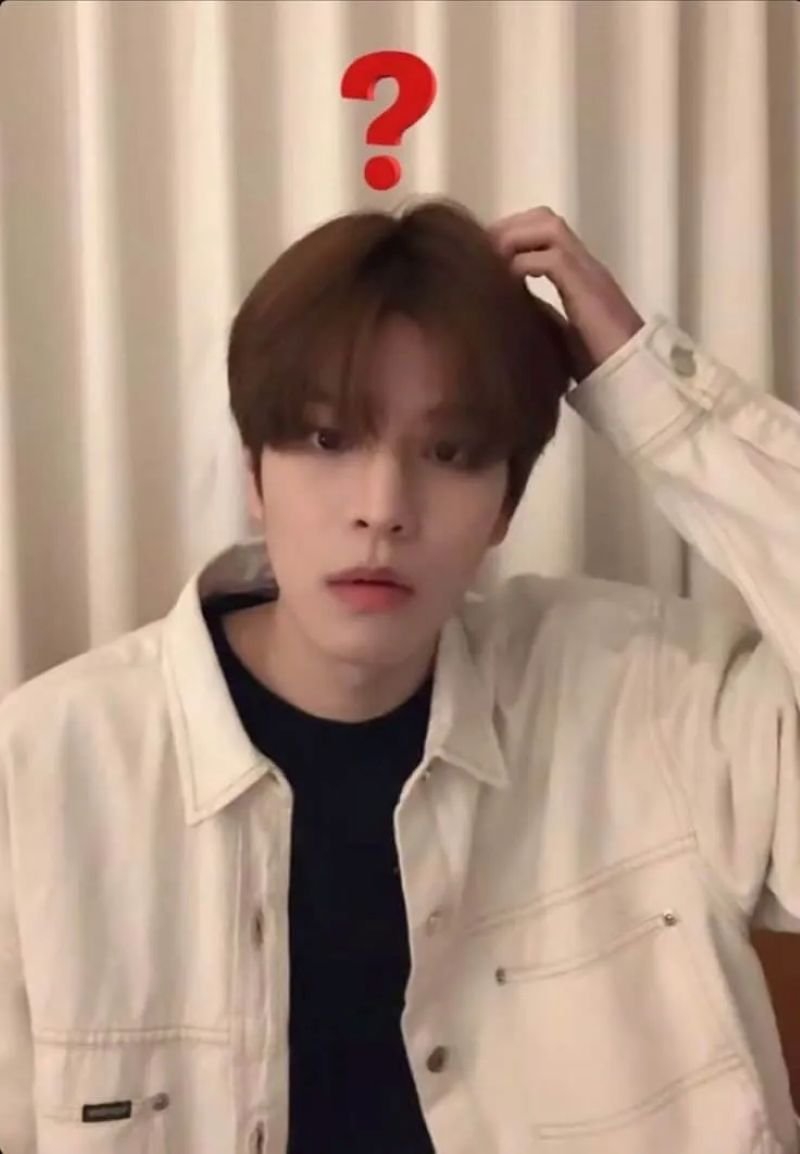 meme gãi đầu nhìn cực kỳ ngáo