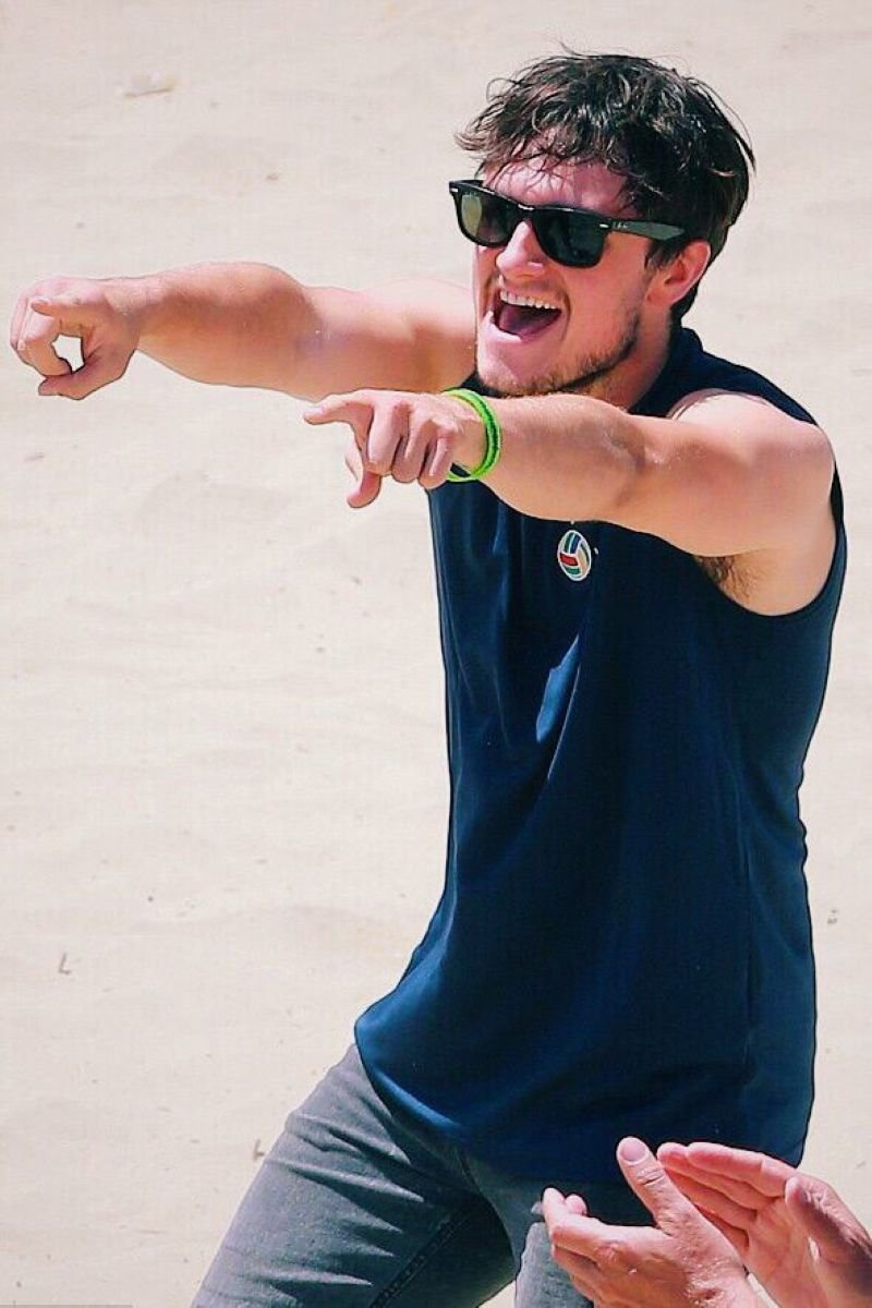 meme josh hutcherson biểu cảm siêu lầy