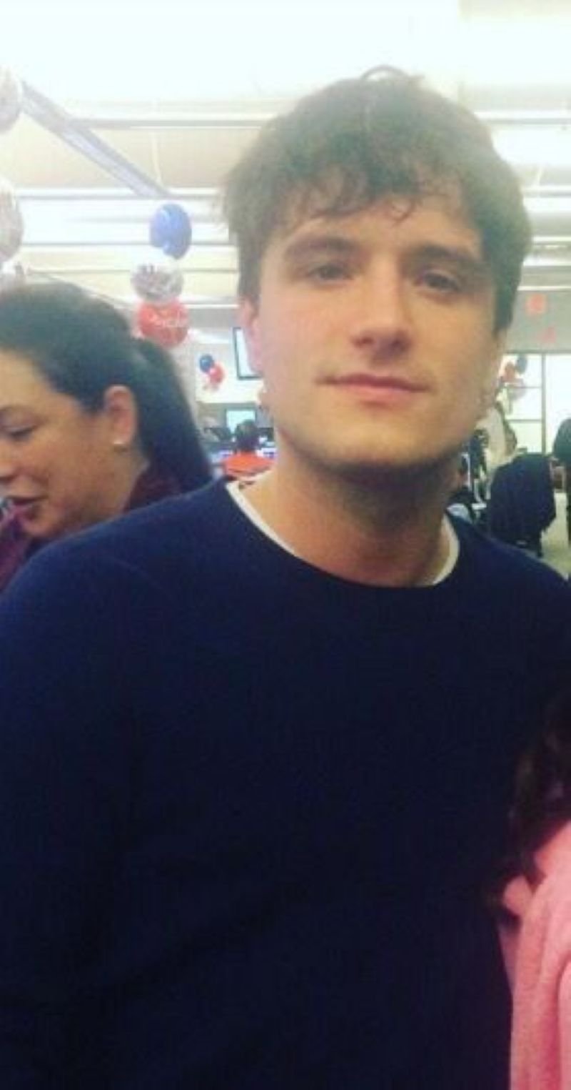 meme josh hutcherson khiến dân mạng thích thú