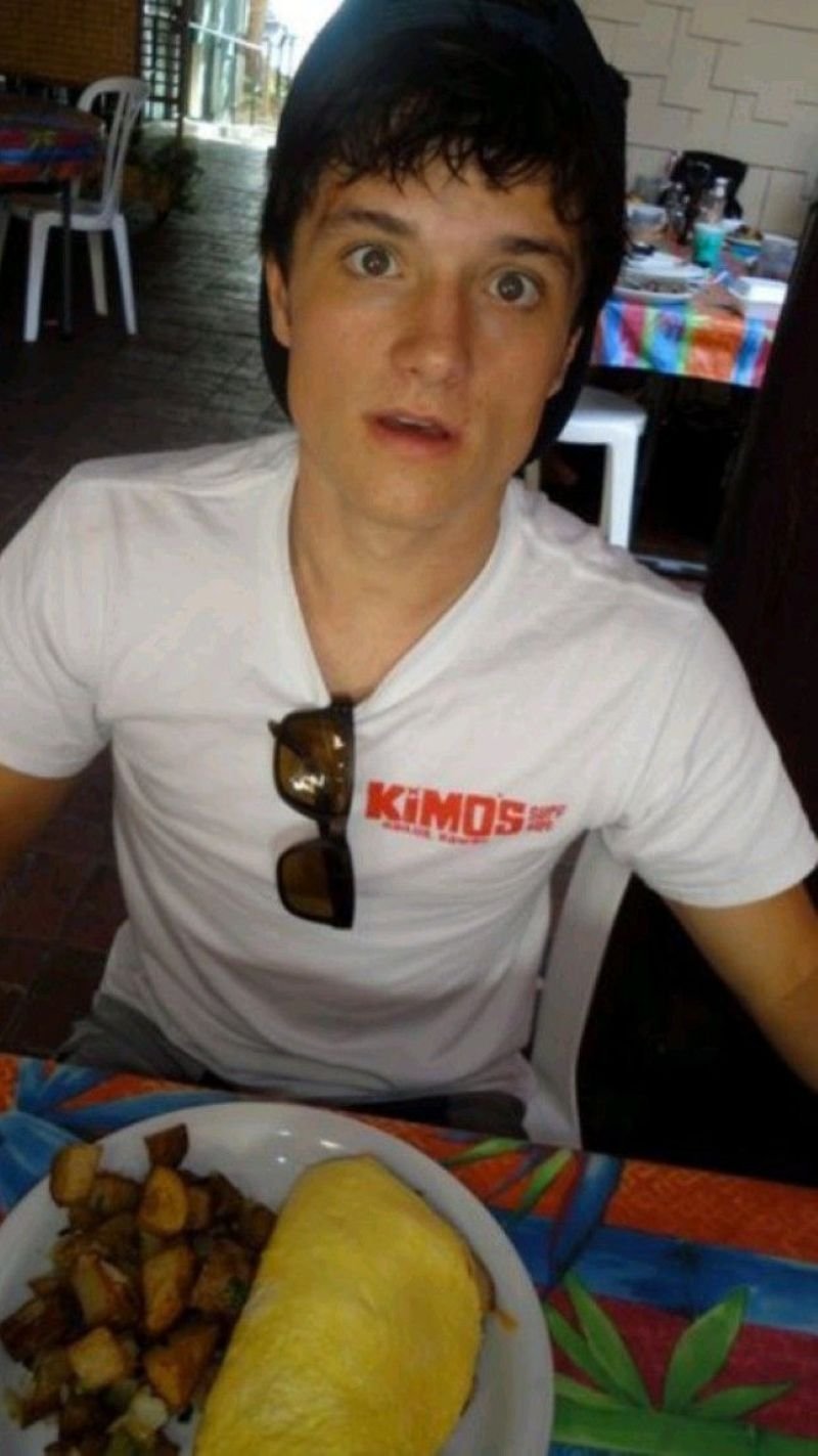 meme josh hutcherson khoảnh khắc viral