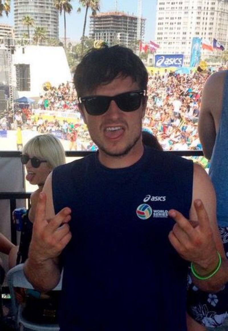 meme josh hutcherson nhìn là muốn cười