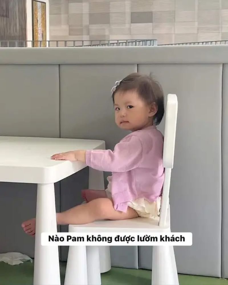 meme liếc biểu cảm khó đỡ nhất