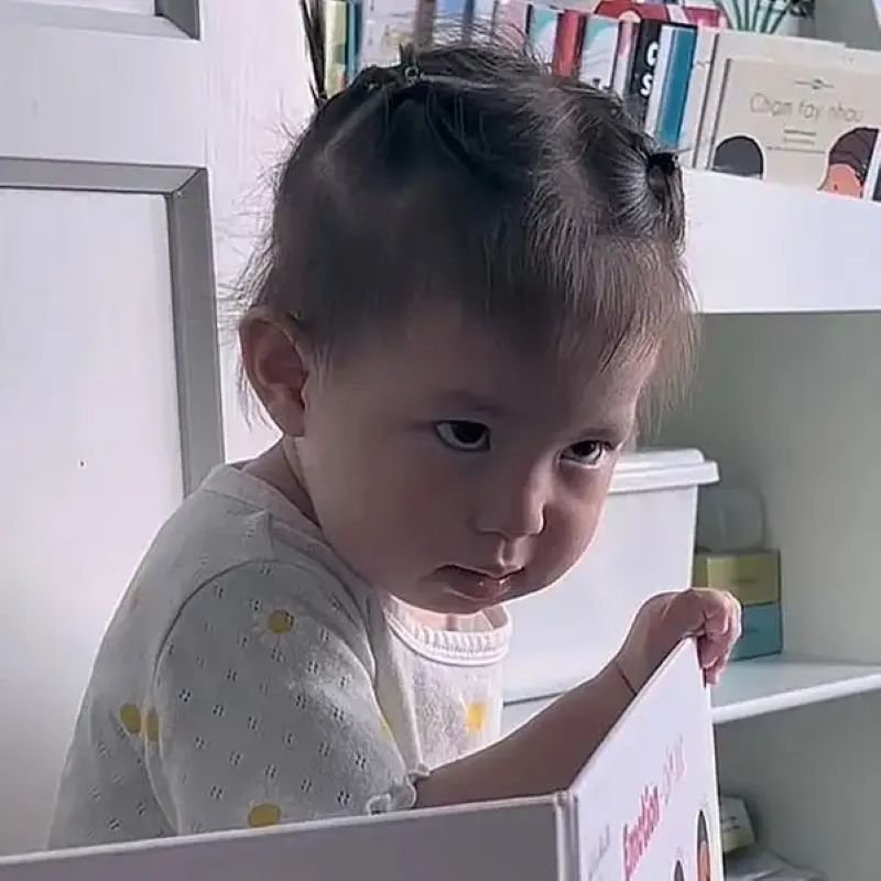 meme liếc cực gắt dành cho bạn bè