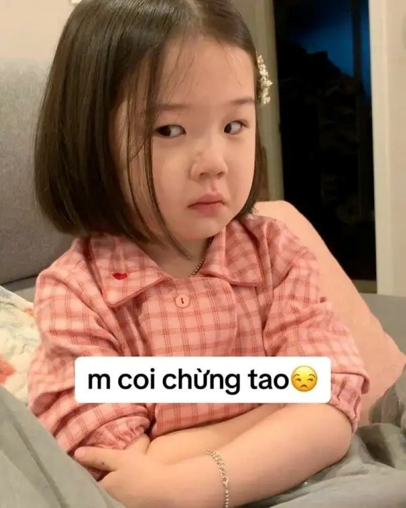 meme liếc hài không thể nhịn cười