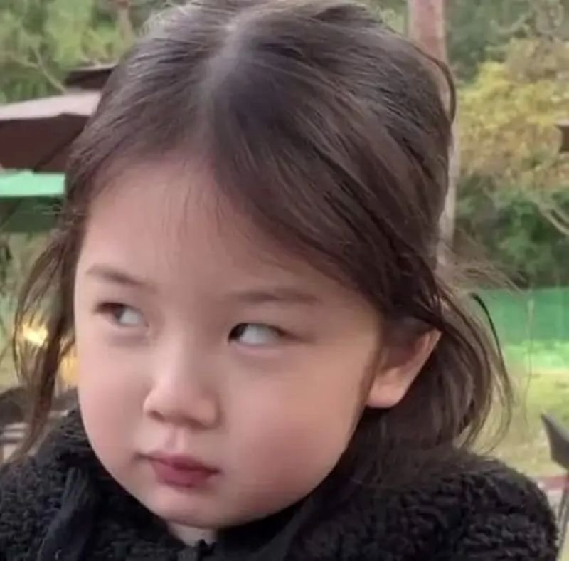 meme liếc nhìn thôi đã thấy buồn cười